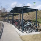 Fahrräder soweit das Auge reicht: Die neuen Radständer am Bahnhof erfreuen sich großer Beliebtheit. 