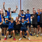 Der MTV Pfaffenhofen stellte mit elf Teilnehmer/innen einmal mehr eine große Delegation beim Trainingslager in Porec. Das in schwarz gekleidete Trainerteam wurde angeführt vom ungarischen Ex-Nationalspieler Istvan Toth (Mitte)