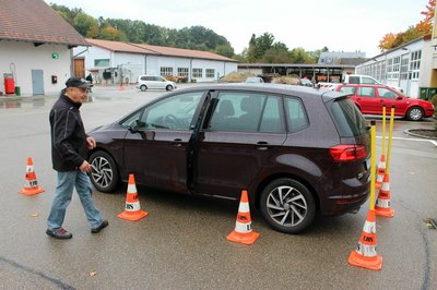 Beim Fahrsicherheitstraining können Seniorinnen und Senioren ihre Fertigkeiten am Steuer schulen. 