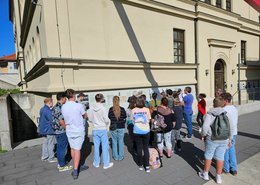 Bei der Stadtführung erhielten Jugendliche und Interessierte Einblicke in die Zeit des Nationalsozialismus.