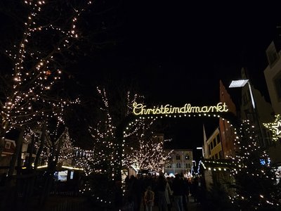 Auf dem Christkindlmarkt kann man sich bis 23. Dezember auf Weihnachten einstimmen.