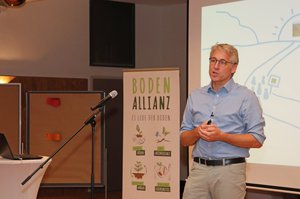 Jan Plagge von Präsident von Bioland e.V. und Vorstand des europäischen Bio-Dachverbands IFOAM referierte über die Auswirkungen der Ernährung auf unsere Gesundheit und das Klima.